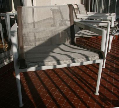 Richard SCHULTZ (1926-) Bel ensemble de mobilier d'extérieur comprenant une table...