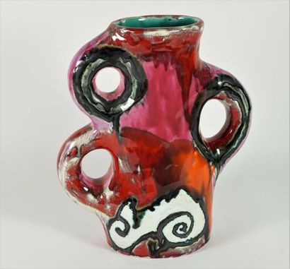 null Vase en céramique émaillée polychrome à triple anses (Jean Paul Bonnet ?). H...
