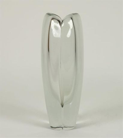 Kaj FRANCK (1911-1989) Vase en épais verre transparent, signé. H 20 cm.
