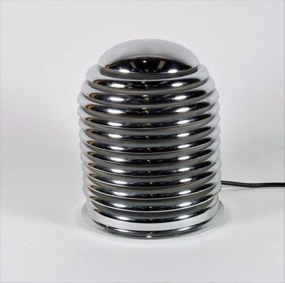 Kazuo MOTOZAWA (1945) Lampe à poser modèle "Saturno" en lamelles de métal chromé....