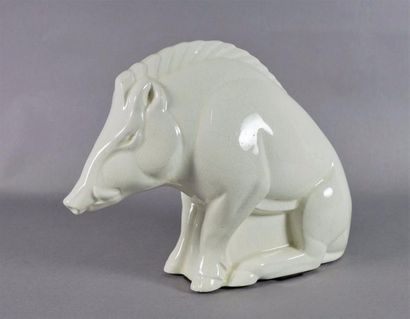 Charles LEMANCEAU (1905-1980) Sanglier en céramique blanche émaillée et craquelée...