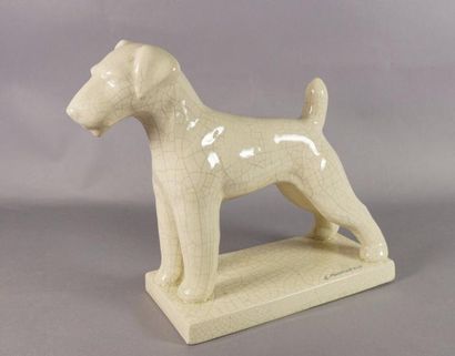 Louis FONTINELLE (1886-1964) Fox terrier en céramique blanche émaillée et craquelée,...