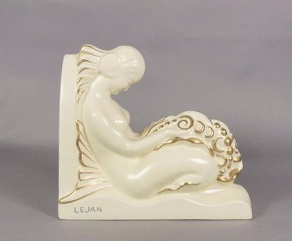 LEJAN (XXÈME SIÈCLE) ORCHIES Faunesse, serre livre en céramique craquelée, signé...