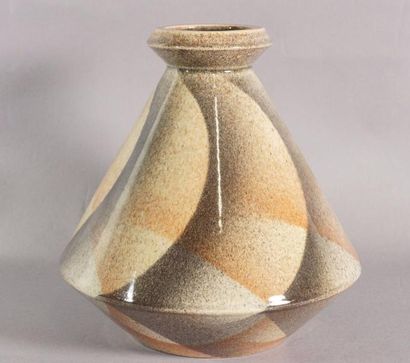 MARCEL GUILLARD (1896-1932 ) Vase tronconique en céramique émaillée,. Signé sous...