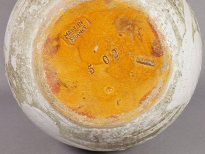 CAB Vase boule en céramique émaillée cachet sous la base made in France numéroté...