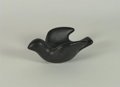 VALLAURIS Petit vide poche en forme d’oiseau en céramique émaillée noire, cachet...