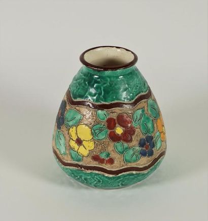 Jérôme MASSIER (1850-1926) Vallauris vase en verre à décor de fleurs, cachet sous...