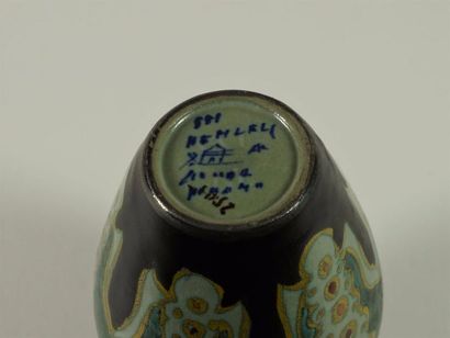 HENLEY ? Petit vase pansu en céramique émaillée à décor de pastilles multicolores,...