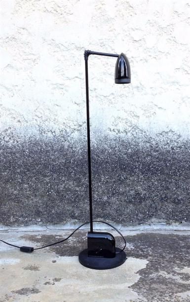 Toshiyuki Kita luminaire d’appoint à cache ampoule orientable, en acier et fonte...