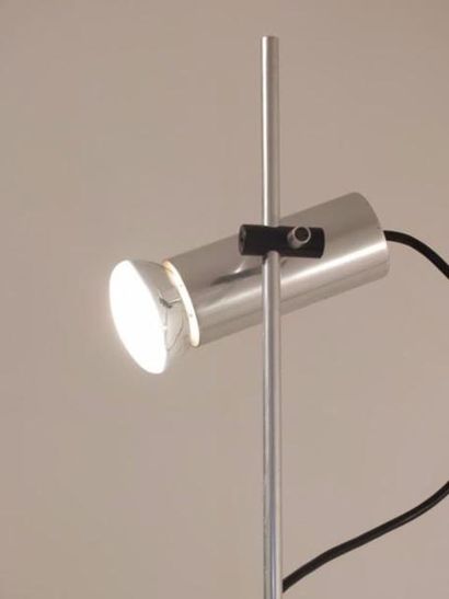 PETER NELSON Lampe de bureau à agrafe en métal brossé . Vers 1970 dim 63 cm