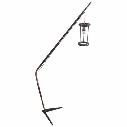 HOLM SORENSEN Rare lampadaire en bois profilé à cache ampoule suspendu H 160 cm