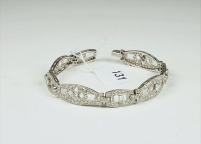 null Bracelet en platine (850/oo) à maillons géométriques articulés et ajourés entièrement...