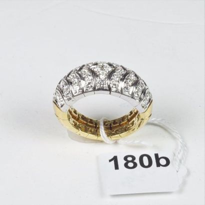 null Bague souple en or de deux tons 18K (750/oo), les maillons du centre en or gris...