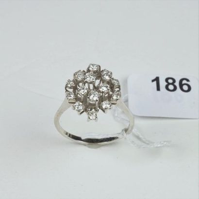 null Bague "Hérisson" en or gris 18K (750/oo) sertie de diamants taille brillant....