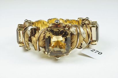 null Bracelet composé de maillons articulés à décor de feuillages en or jaune et...