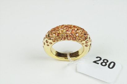 CHAUMET : Bague Jonc bombé en or jaune 18K (750/oo), modèle "Caviar", agrémentée...