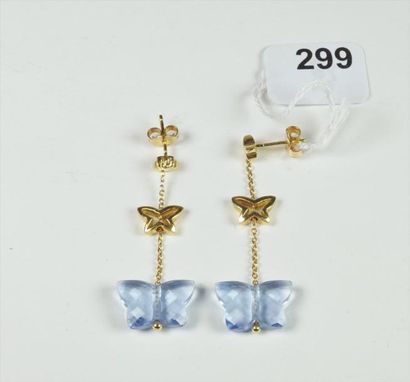 null Paire de pendants d'oreilles en or jaune 18K (750/oo) ornés de motifs de papillons...