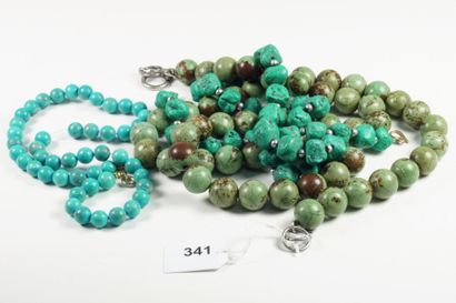 null Lot comprenant de trois colliers de billes de turquoises , fermoir métal L 43...