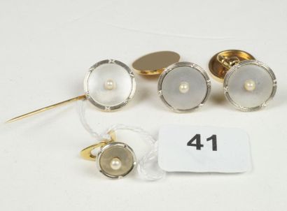 null Parure d'habit comprenant une paire de boutons de manchette en or jaune 18K...