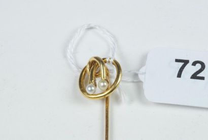 null Epingle de cravate en or jaune 18 carats ( 750 milli²ème ) ornée de deux petites...