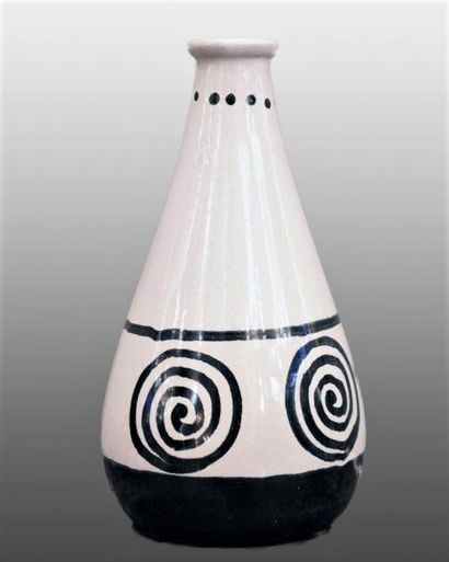 JOURDAIN Vase soliflore en céramique émaillé noir et blanc à décor d’enroulements ,...