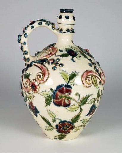 ZSOLNAY Vilmos (1828-1900) Vase gourde en céramique émaillée cachet sous la base...