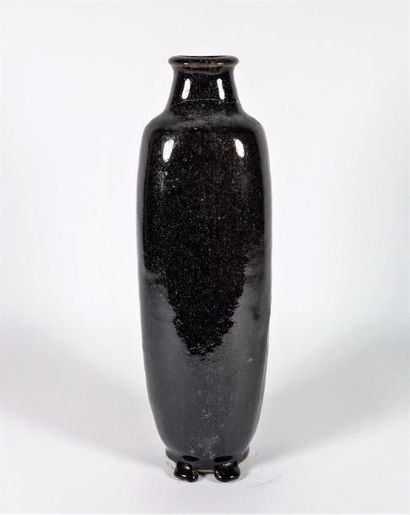 null ANONYME Vase en céramique émaillée reposant sur deux petits pieds (Accidents...