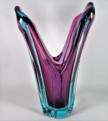 null ANONYME important vase à deux lobes en cristal de couleur améthyste et bleu...