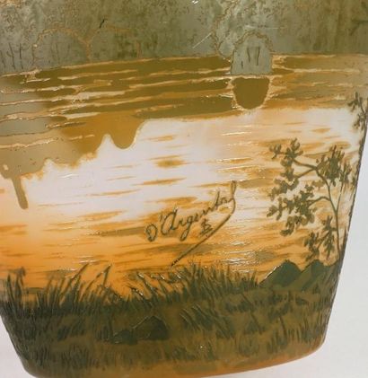 Paul NICOLAS d' ARGENTAL (1875-1952) Vase en verre multicouche à décor de paysage...