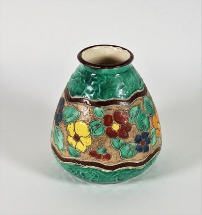 MASSIER Jérôme (1850-1926) Vallauris vase en c+F130éramique à décor de fleurs, cachet...