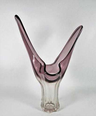 null Important vase en cristal de couleur améthyste et transparent. H 55 cm.