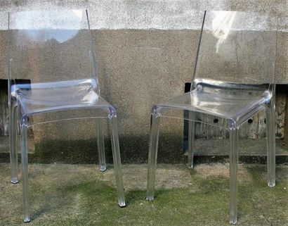 Raul BARBIERI Paire de chaises monobloc en polycarbonate transparent empilables....