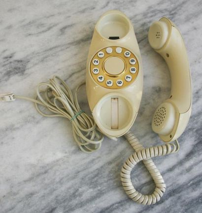 null Téléphone digital américain en plastique crème des années 1960
