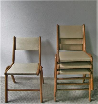 null Ensemble de 4 chaises empilables en bois courbé, assise et dossier recouvert...