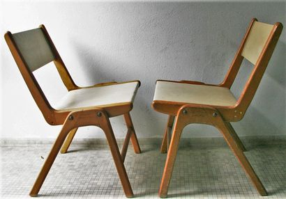 null Ensemble de 4 chaises empilables en bois courbé, assise et dossier recouvert...