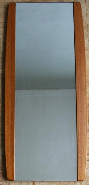 null Miroir rectangulaire, montants latéraux en teck, années 1960H. cm- L. cm
