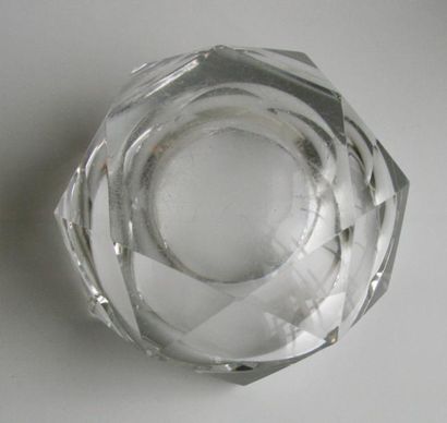 null Cendrier en verre taillé à facettes D. 11 cm – H. 6 cm