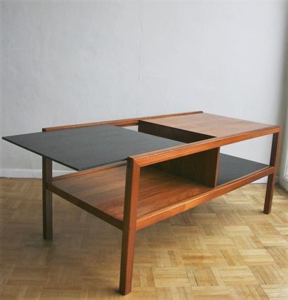 MACINTOSH Table basse rectangulaire à deux étages en teck verni et panneaux de bois...