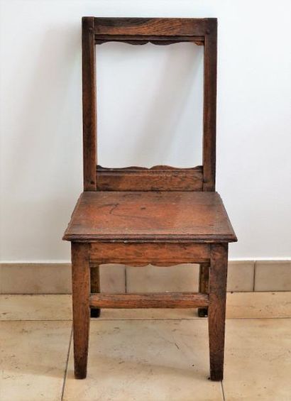 null Cinq chaises lorraines en bois naturel de différents modèles,Travail XVIIIè...