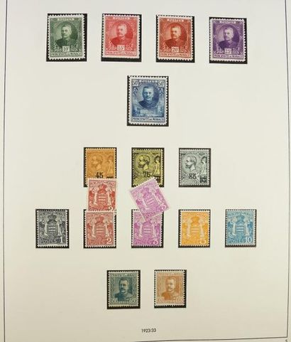 Timbres MONACO Emissions 1880./ 1980 : Collection de timbres neufs et oblitérés contenue...
