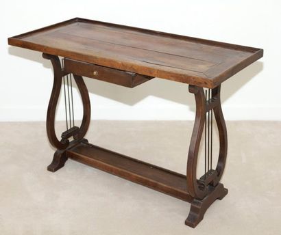 null Table reposant sur pied en forme de lyre, un tiroir ouvrant en, ceinture 75...