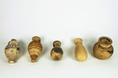 null Ensemble de six petits vases corinthiens en terre cuite. VIème siècle avant...