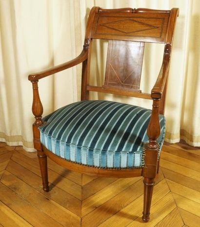 null Fauteuil en acajou et placage d’acajou, les consoles d’accotoir balustre, le...