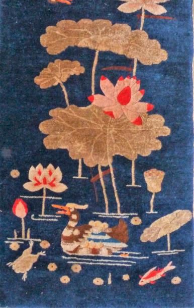 null Tapis à décor de canard et fleurs de lotus .65 x 130cm