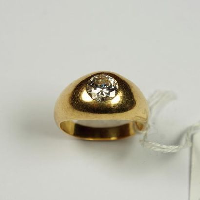 null Bague Jonc romain en or jaune 18K (750/oo) centrée d'un diamant taille brillant...