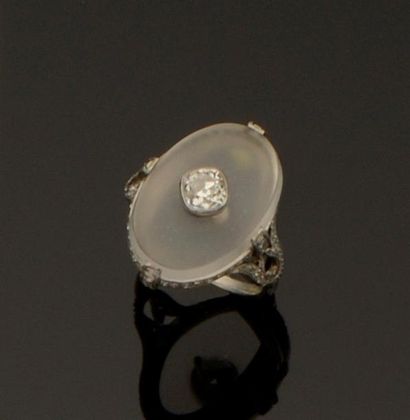 null Bague en platine (850/oo) à décor géométrique ajouré serti de diamants taille...