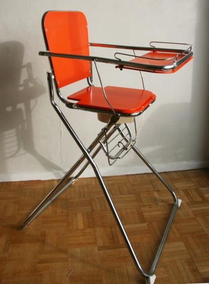 Chaise d'enfant pliable en plastique orange...