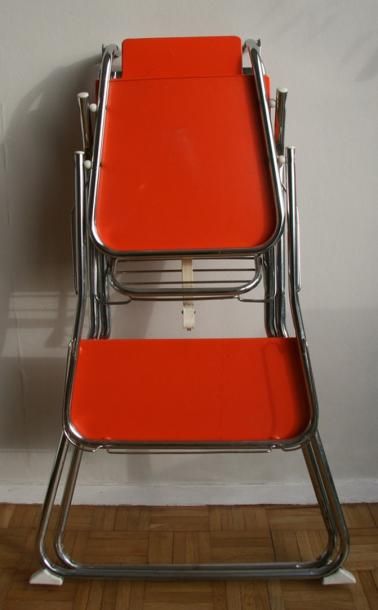 null Chaise d'enfant pliable en plastique orange et métal chromé, Le manque d'un...