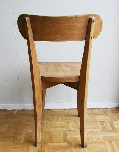 null Chaise en bois blond poncé Années 1960 l. 44 cm – P. 40 cm -H. assise 44 cm...