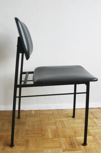 null Chaise, structure en métal noir à section carrée, assise et dossier recouverts...